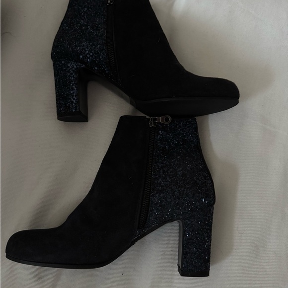 Italian Suede Sparkly booties - Picture 4 of 7